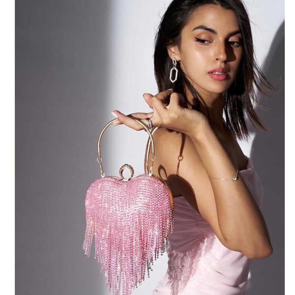 Dazzling heart-shaped clutch bag